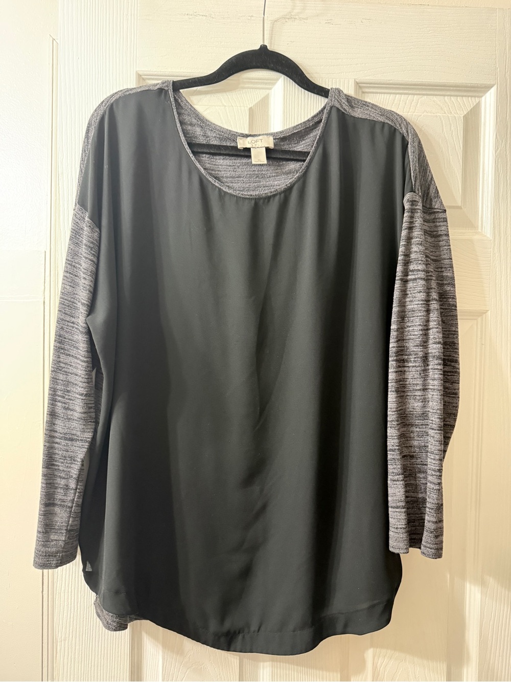 LOFT Black Body with Heather Gray Raglan Sleeve Long Sleeve Top